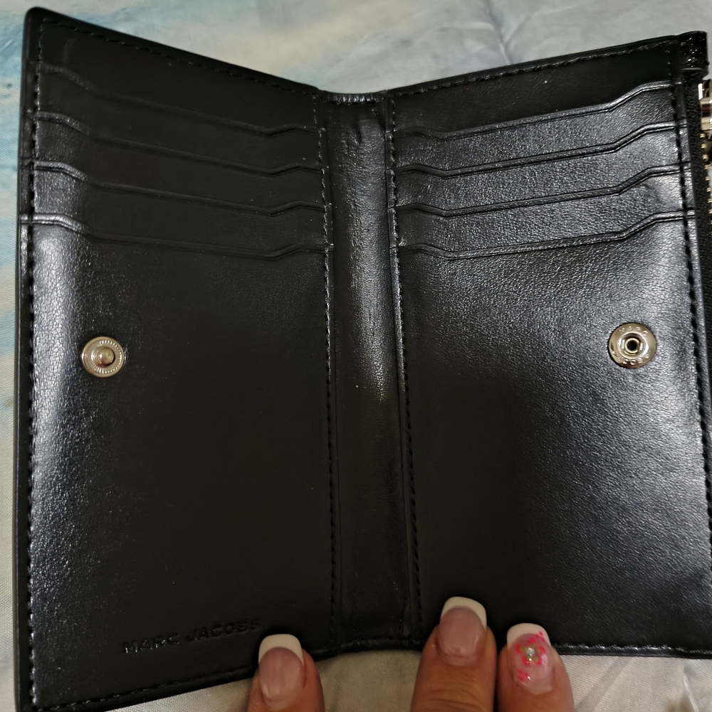 Marc Jacobs Shimmering Black Wallet - Picture 2 of 3